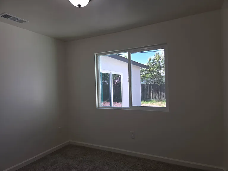 2020 Aspen St — Photo 5