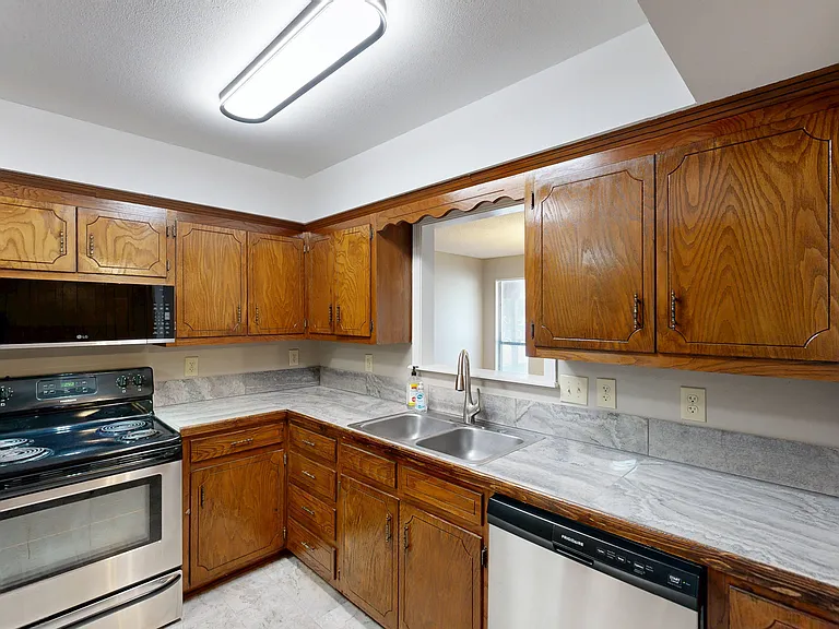 1275 N Gregg Ave — Photo 20