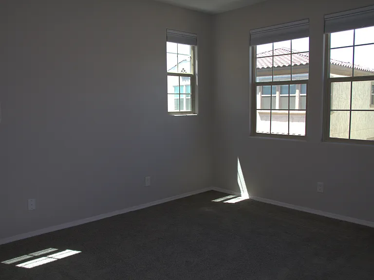 1676 E Hampton Ln — Photo 12