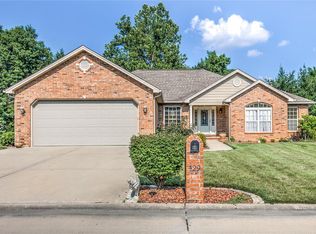 429 Meadowlark Ln, Belleville, IL 62220