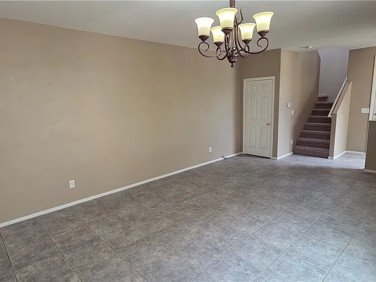 3358 Hillside Garden Dr — Photo 3