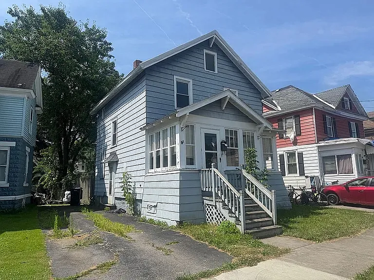 149 W North St — Photo 1