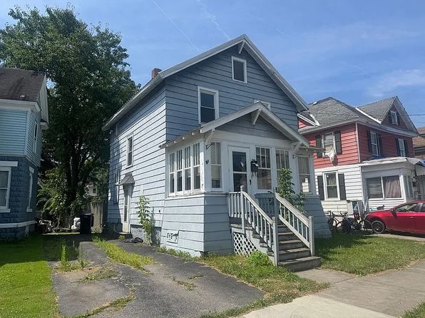 149 W North St