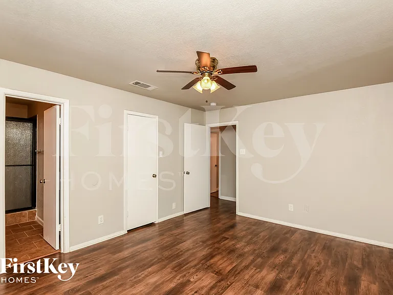 600 NW Chisholm Rd — Photo 8