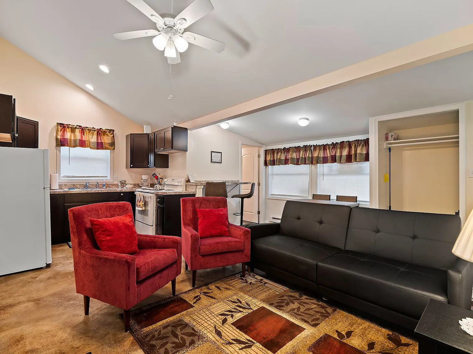 2 bed, 1.0 bath, 441 sqft, $2,354 — Photo 2