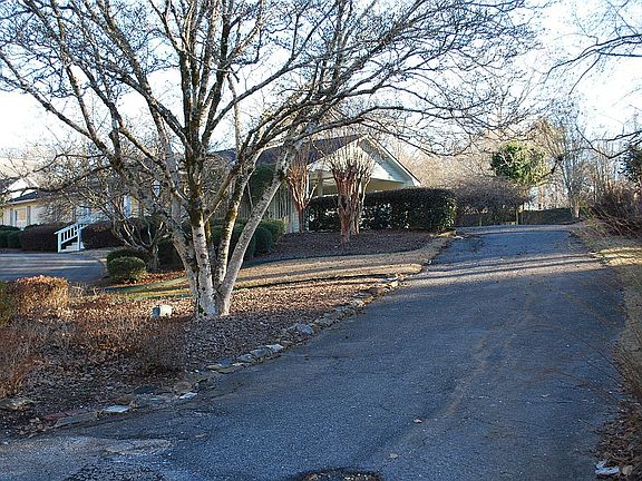 4th image of 145 5th Ave SW