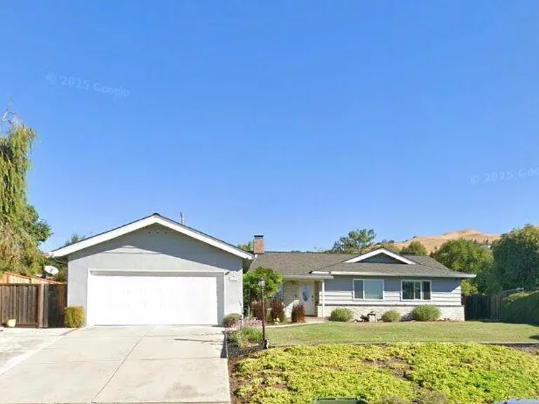 3615 Vista Del Valle — Photo 1