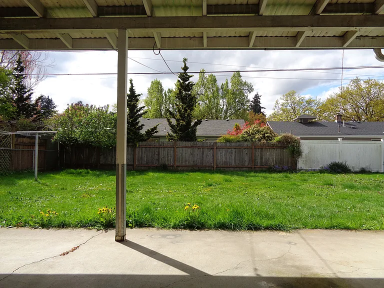 1945 23rd St NE — Photo 48