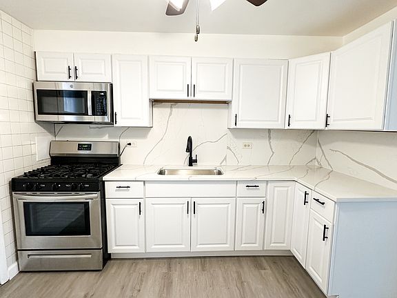 4th image of 7019 N Ridge Blvd APT 3D