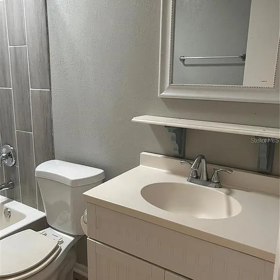 232 Beverly Blvd — Photo 24