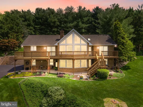 11509 Crystal Falls Dr, Smithsburg, MD 21783
