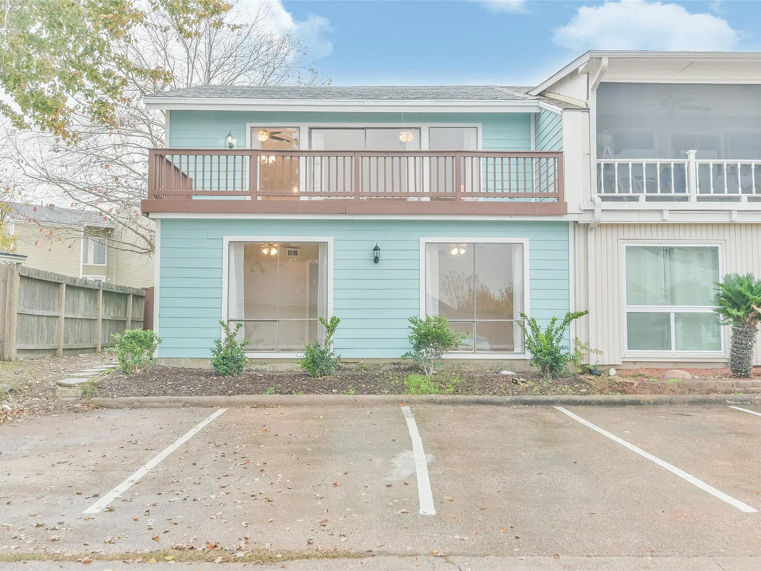 3 bed, 3.0 bath, 1624 sqft, $1,995 — Photo 3