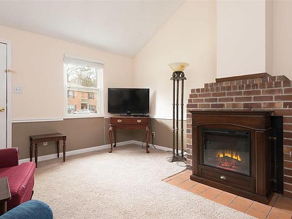 2nd image of 7615 Chatham Cir