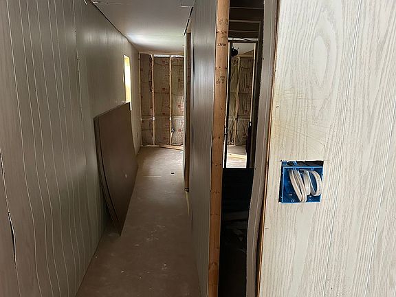 4th image of 150 Foxcross Dr