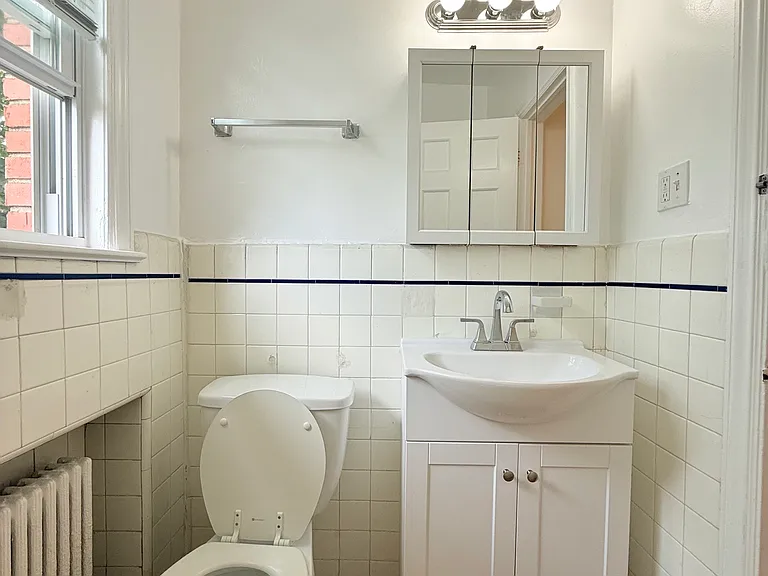 4034 Calvert St NW #5 — Photo 17
