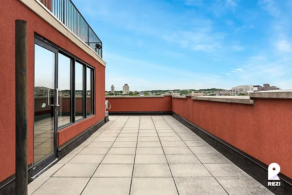 Rented by REZI | media 15