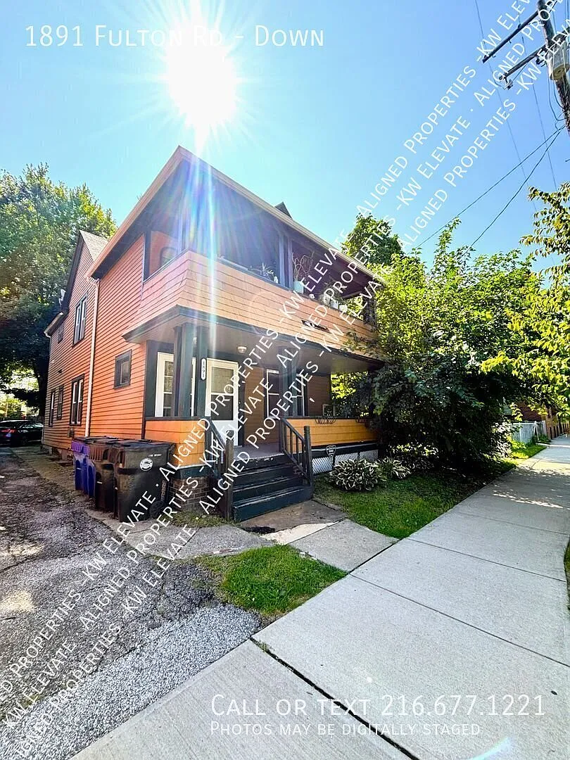 Cleveland Charming Downstairs 2 Bedroom with Central AC! — Photo 1