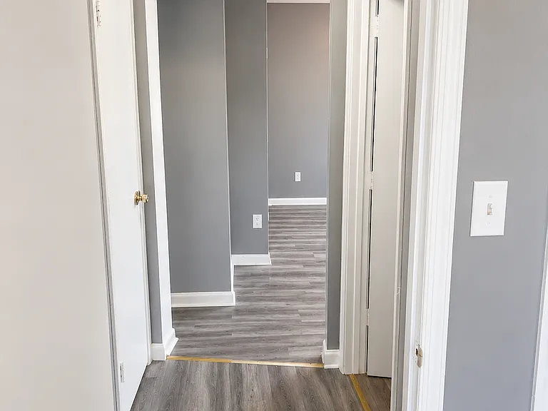 4105 Fernhill Ave #2W — Photo 2