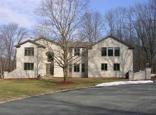 17 Fox Hill Dr, Warren, NJ 07059