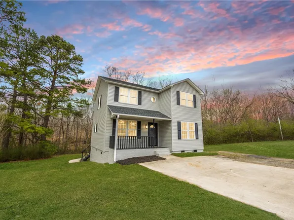 716 Pinehaven St, Laurens, SC 29360