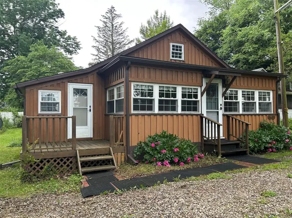 10689 Glenn Blvd, Conneaut Lake, PA 16316