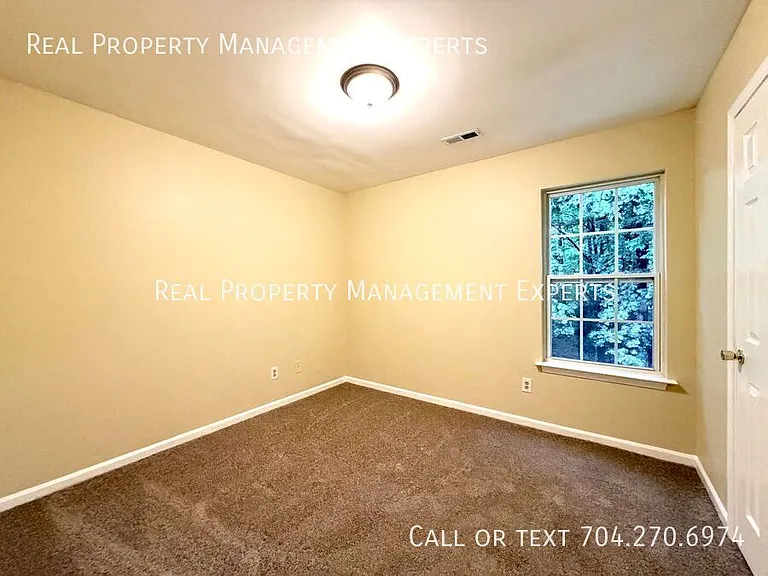 4025 Oakwood Rd — Photo 12