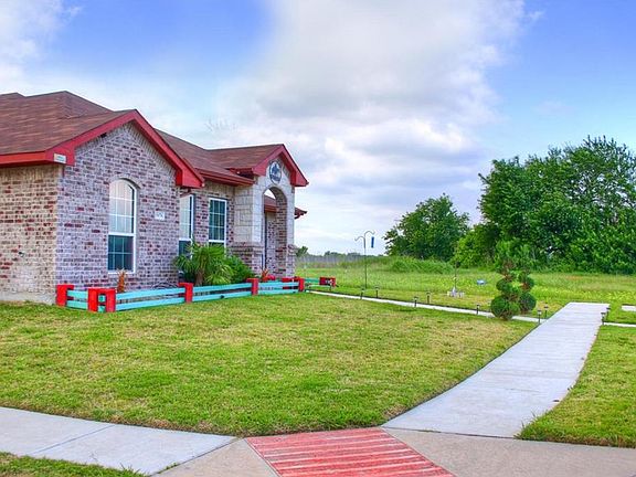 3rd image of 3076 Royal Crest Dr