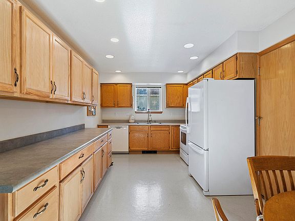 5th image of 4661 Silversands St W