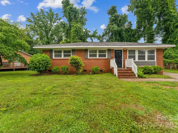 1631 Vancouver Dr, Charlotte, NC 28213