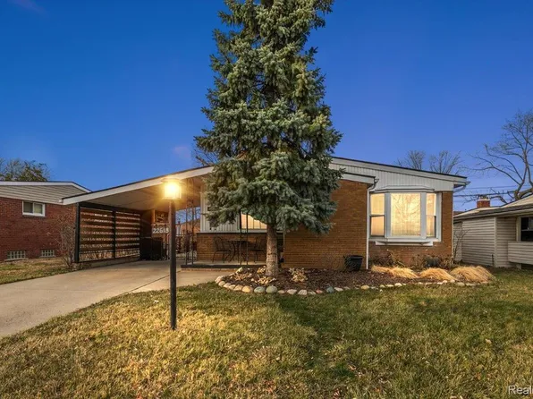 22613 Avalon St, Saint Clair Shores, MI 48080