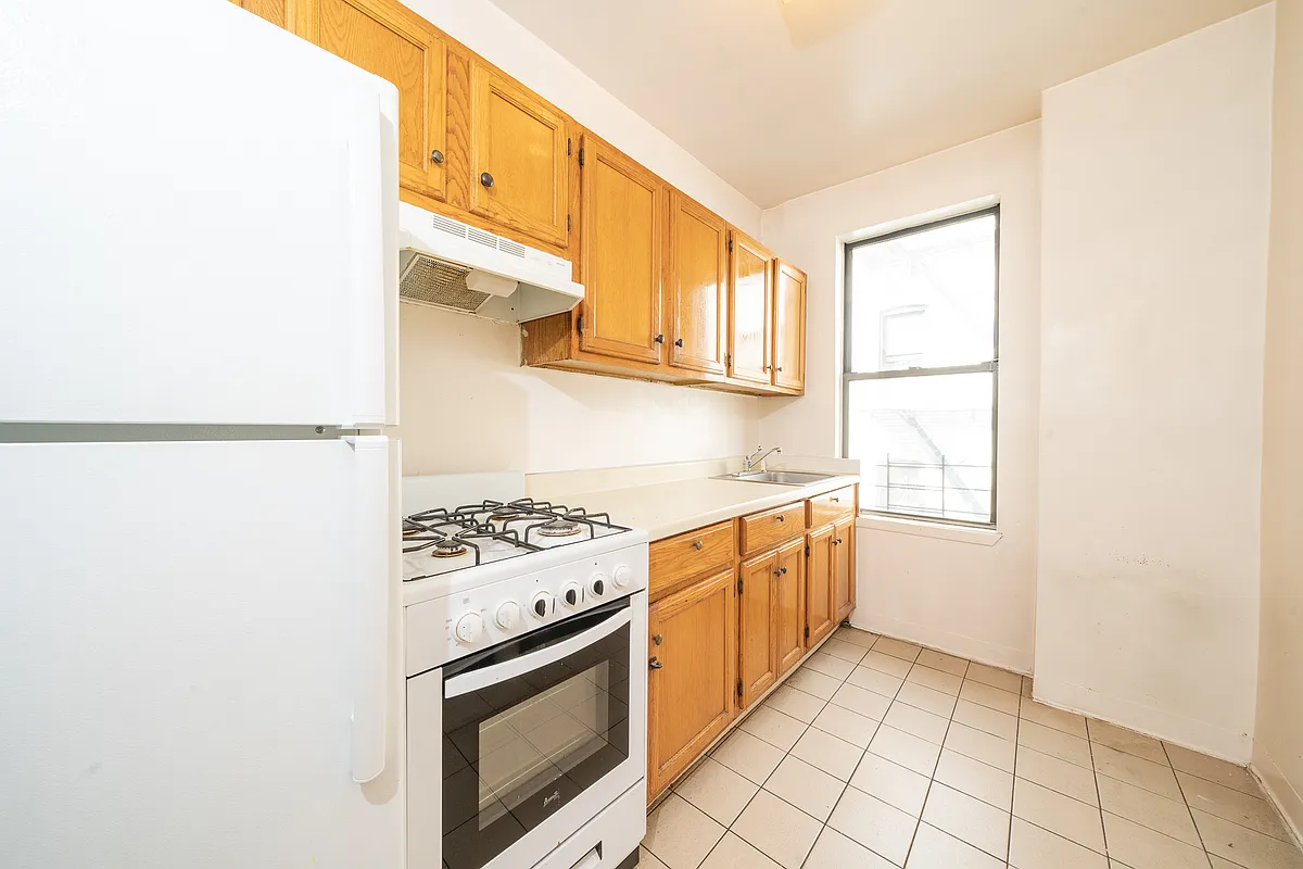 Building Photo - 635 W 170th St #4F