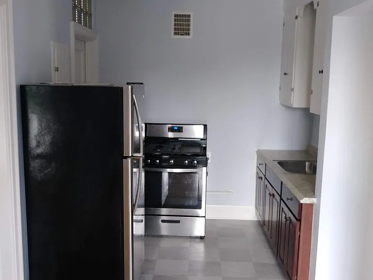 418 Saint Lawrence Ave — Photo 4