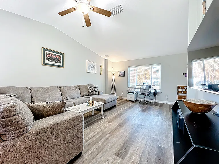 1614 Earlham Ave NW — Photo 7