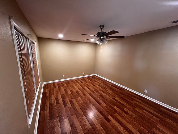 3rd image of 946 Lum Ave