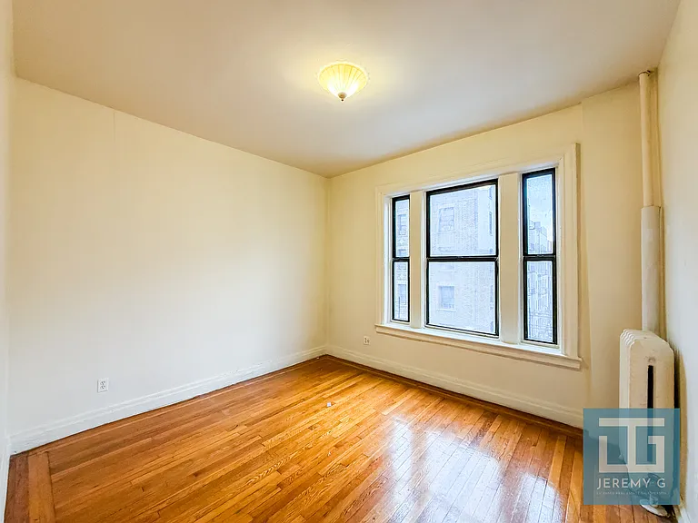 609 W 186th St #44 — Photo 2