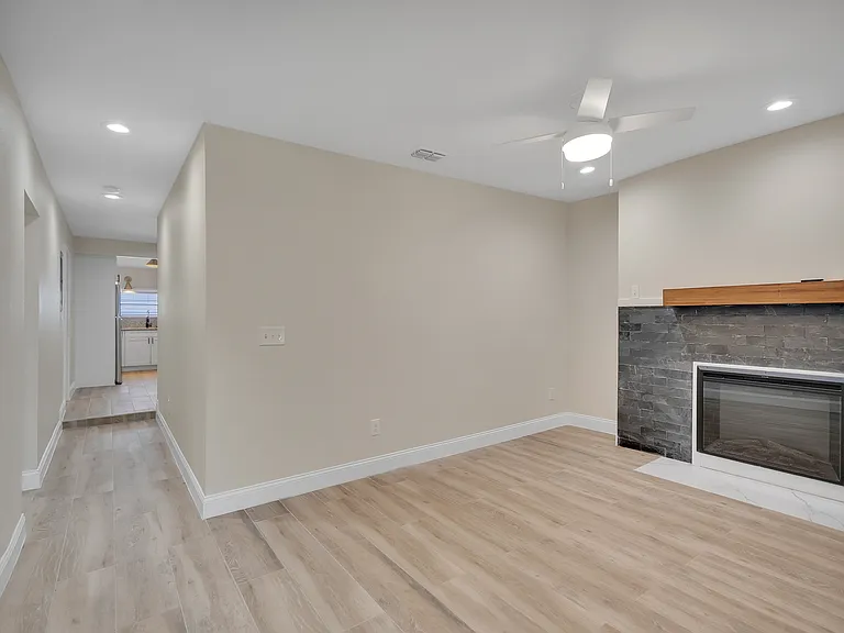 2509 W North B St — Photo 3