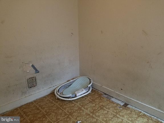 5th image of 3427 Hartville St