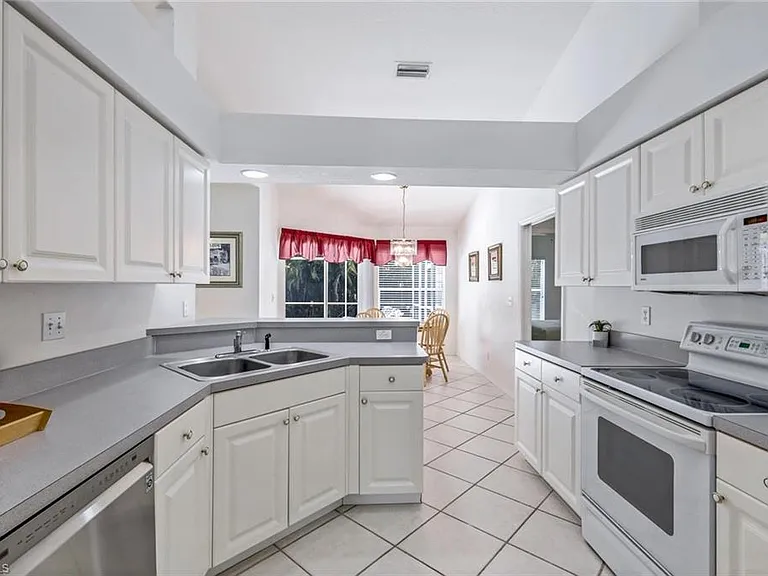 5110 Brixton Ct — Photo 7