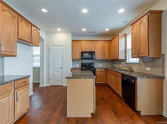 2nd image of 5607 Lago Vista Ct
