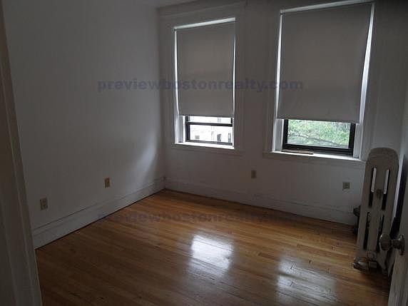 2nd image of 7 Lothian Rd #C11
