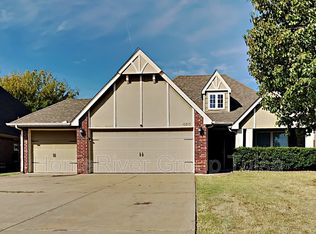 10810 S Olmsted St, Jenks, OK 74037