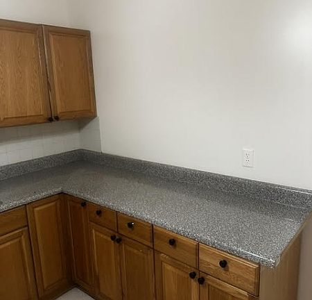 5th image of 360 Highland Ave