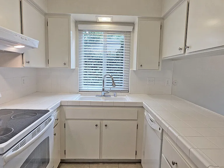 4336 Fair Oaks Blvd — Photo 10