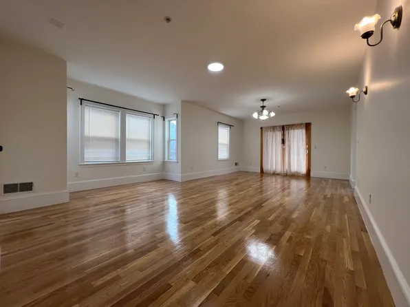 128 Buttonwood St #2, Boston, MA 02125