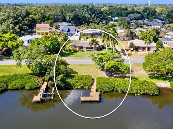 640 Hillcrest Dr, Bradenton, FL 34209