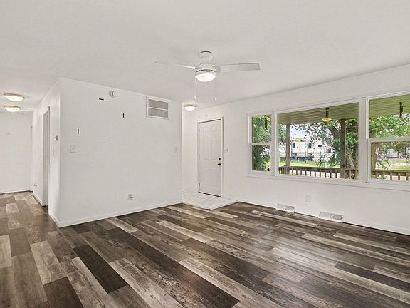 5th image of 3839 Taft St