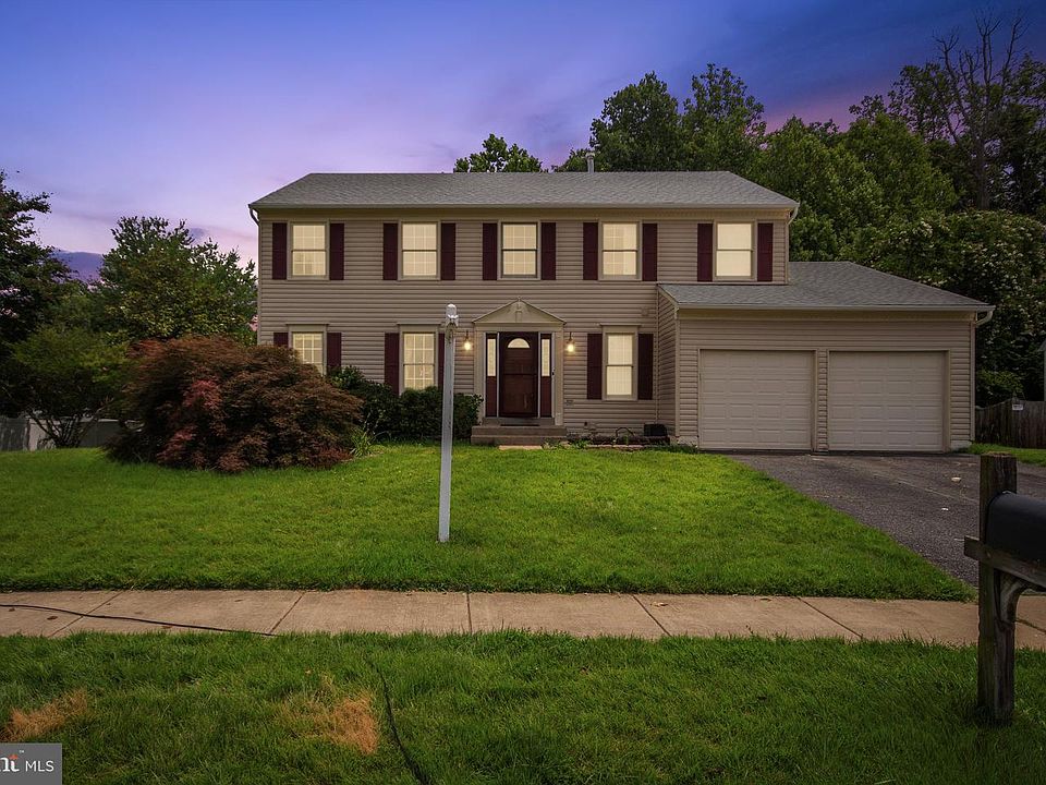 1st image of 3 Neville Ct