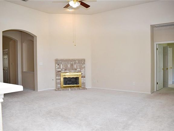 5th image of 704 Thrush Dr