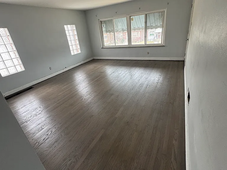 1421 Warwick Ave #2 — Photo 4