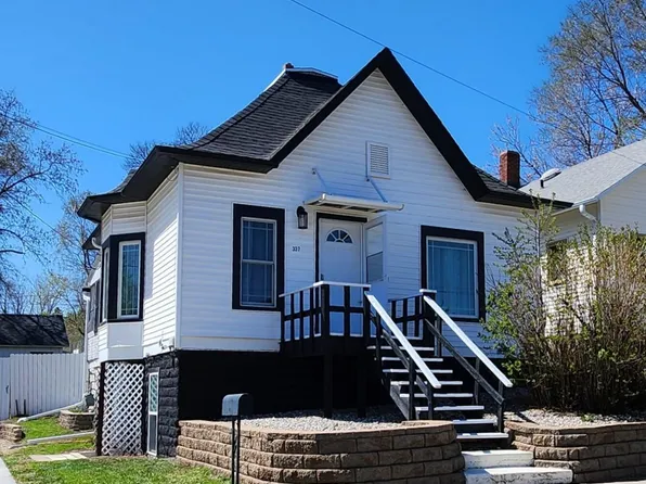 337 8th Ave NW, Valley City, ND 58072